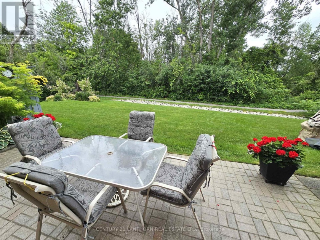 UNIT #310 - 30 MUSEUM DRIVE, 