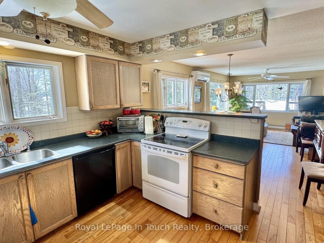 476 Hungry Bay Road E, Six Mile Lake