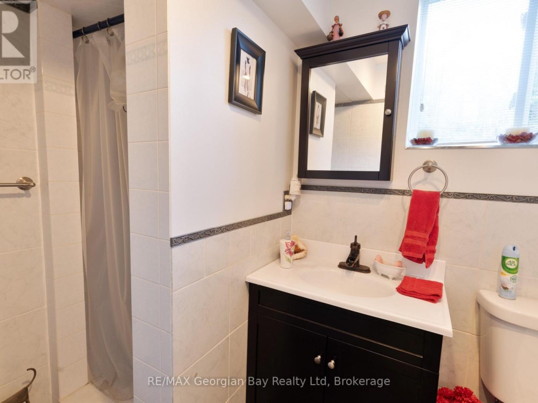 33 ANDERSON CRESCENT, 