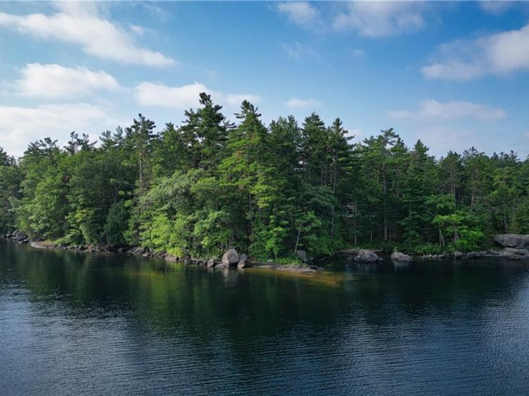 1 ISLAND 3LM Island, 
