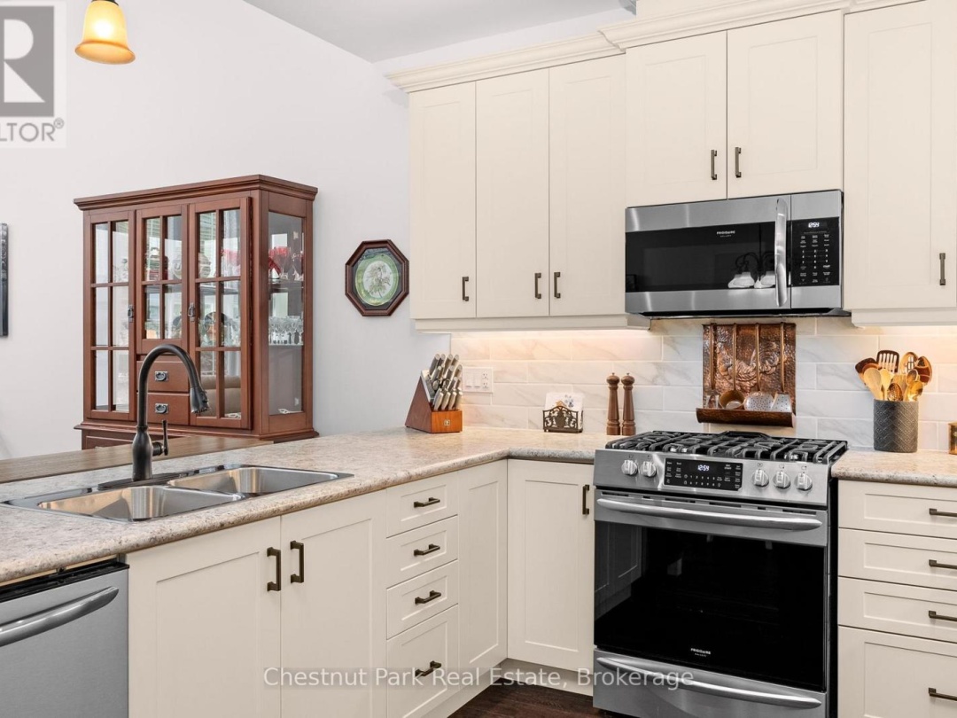 25 Durham Road, Muskoka River