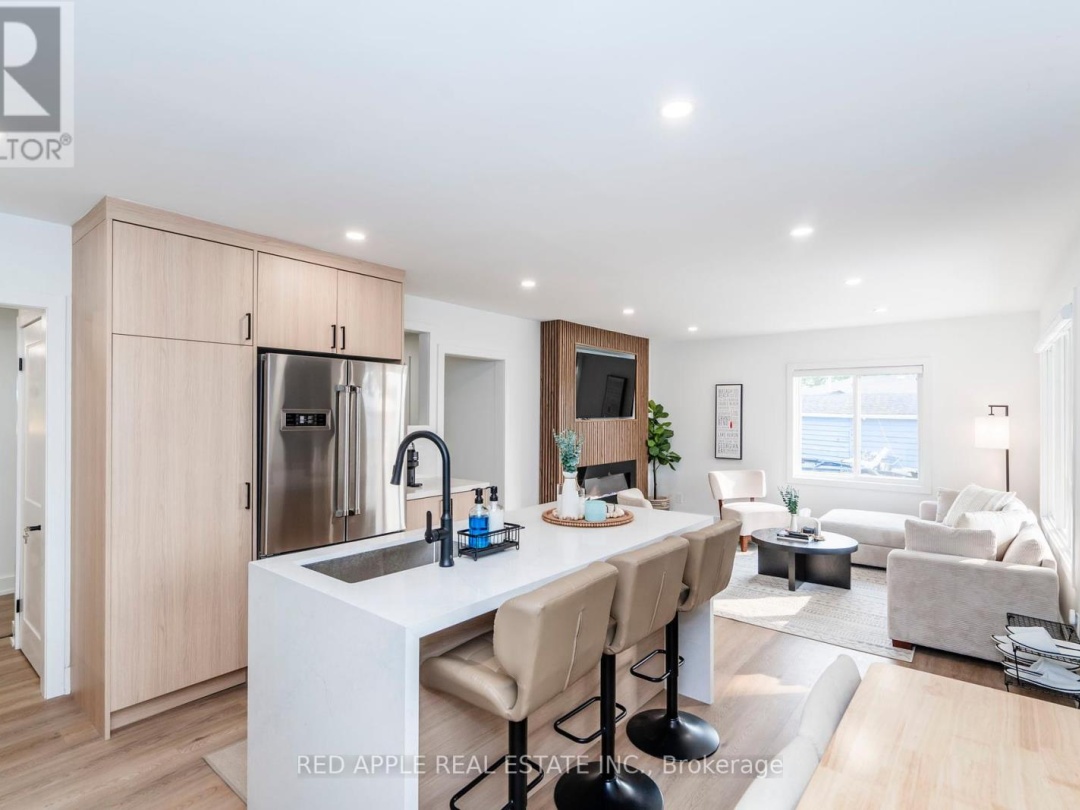 205 Hoyt Avenue, Georgian Bay