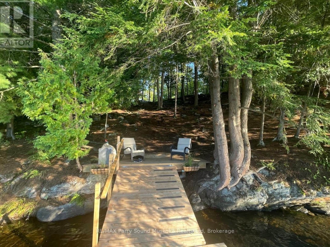 110D LOUISA STREET, Seguin River