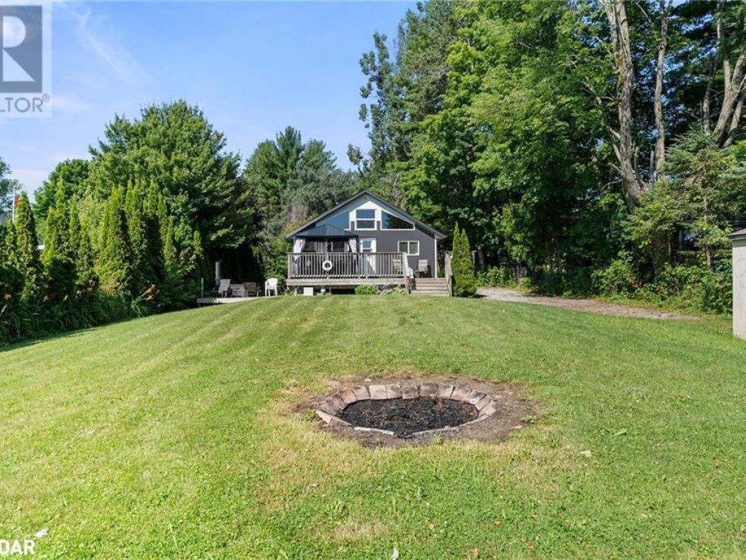 104 Fulsom Crescent, Dalrymple Lake