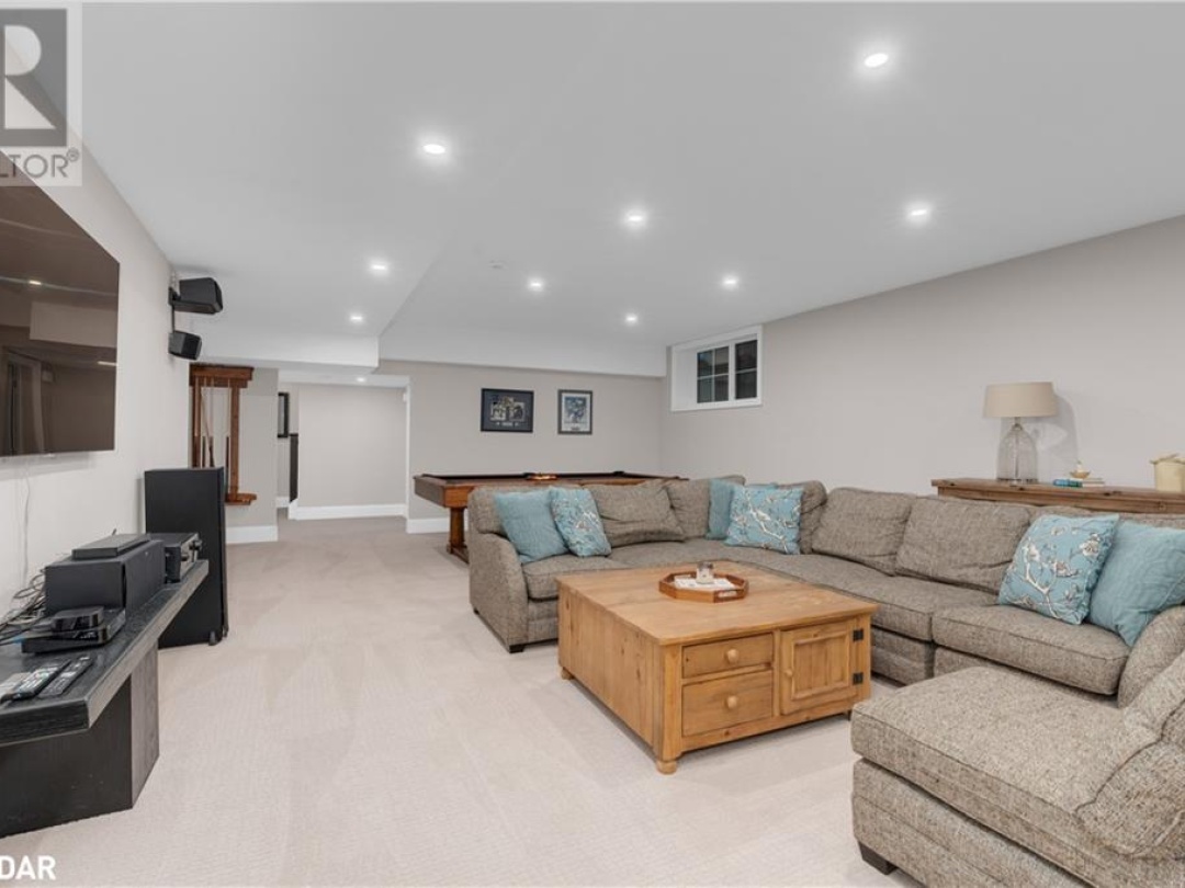 12 THOROUGHBRED Drive, 