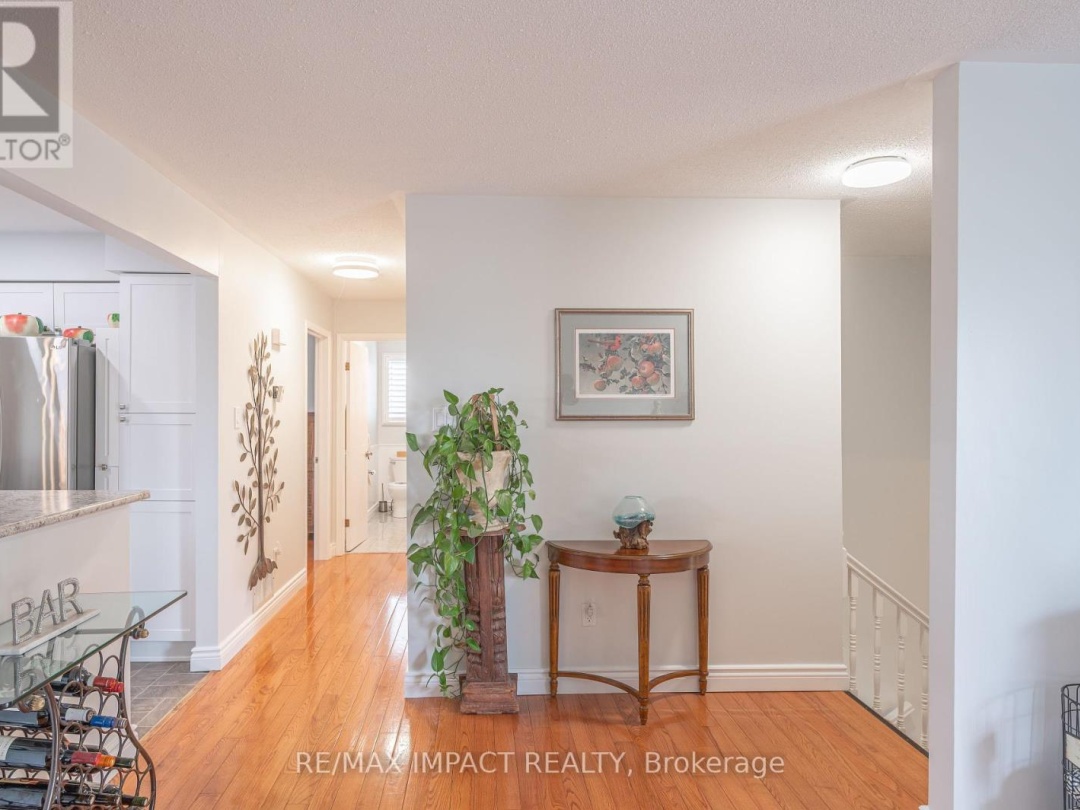 10 CEDARTREE LANE, 