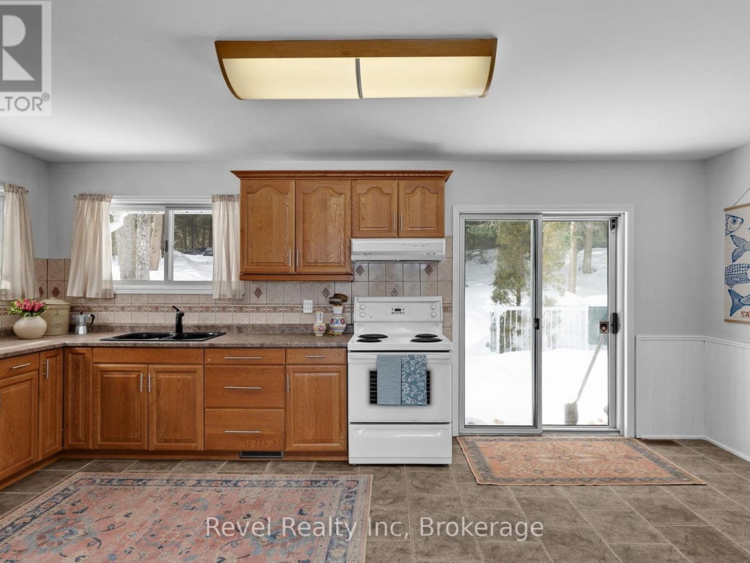 75 SILVER POINT DRIVE, Silver Lake