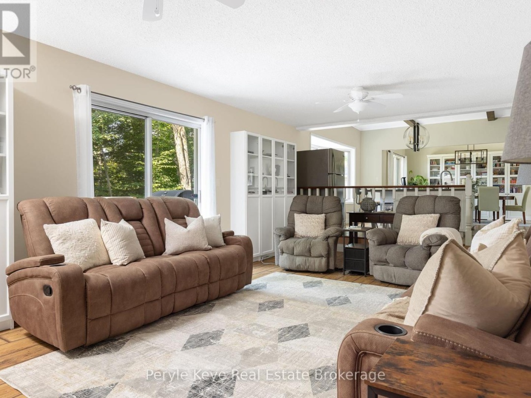 8 SHAW CRESCENT, 