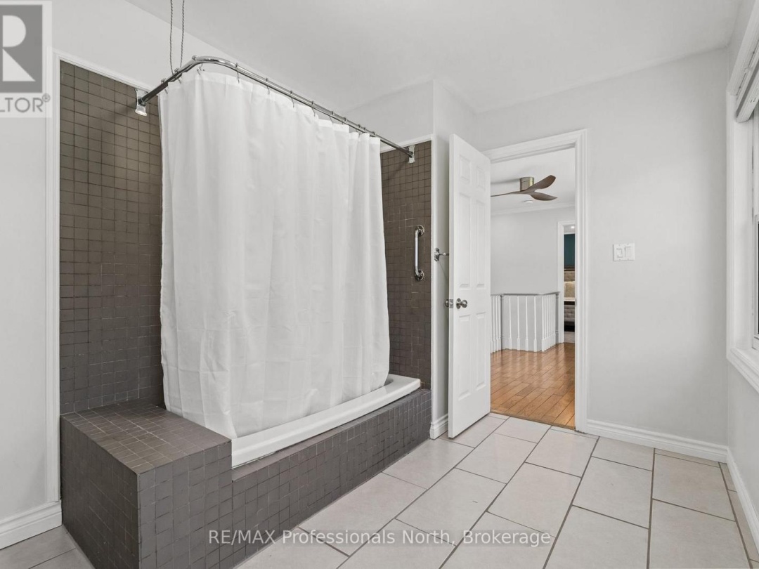 16 BROBST FOREST CRESCENT, 