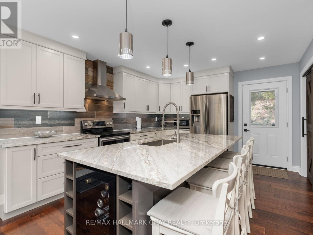 1 IROQUOIS RIDGE,