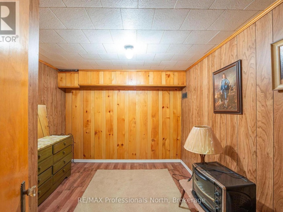 2499 KENNISIS LAKE ROAD, 