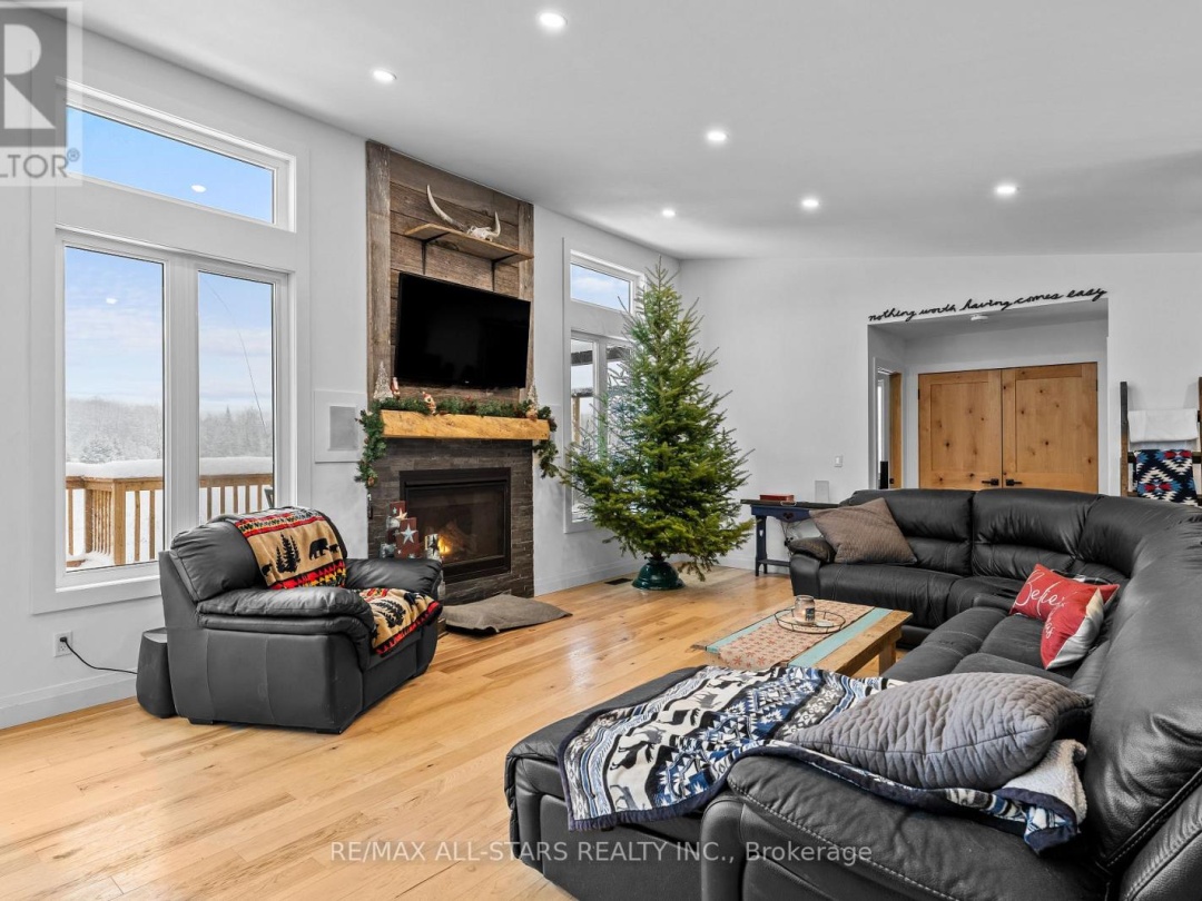 1062 NORTHLINE ROAD, 