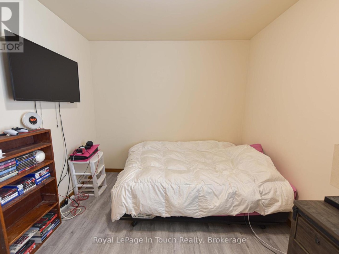 5 EARLS COURT, 