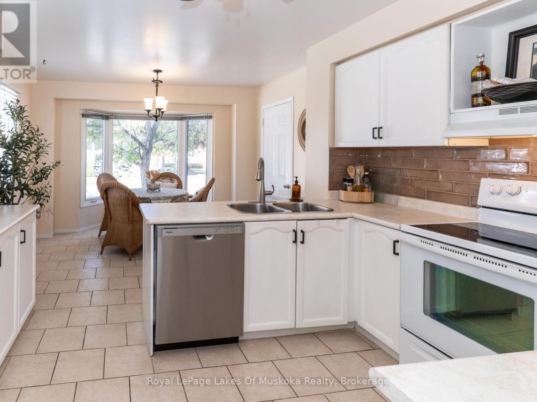 50 SHORELINE DRIVE, Muskoka River