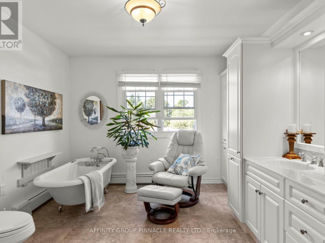 431 DUNDAS STREET, 