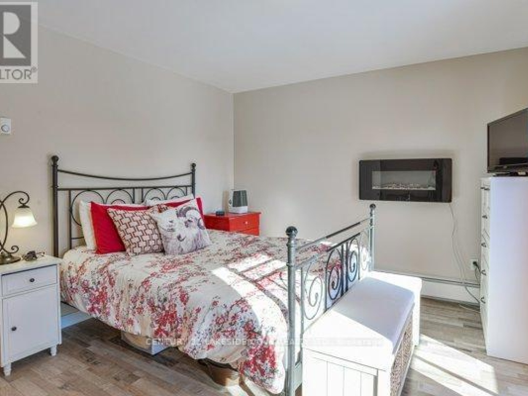 UNIT 27 - 1 PARADISE BOULEVARD S, 