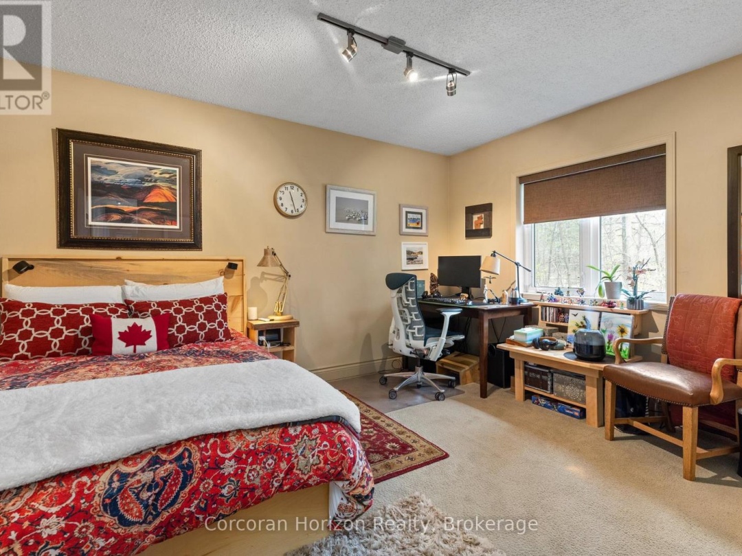 2517 HONEY HARBOUR ROAD, 
