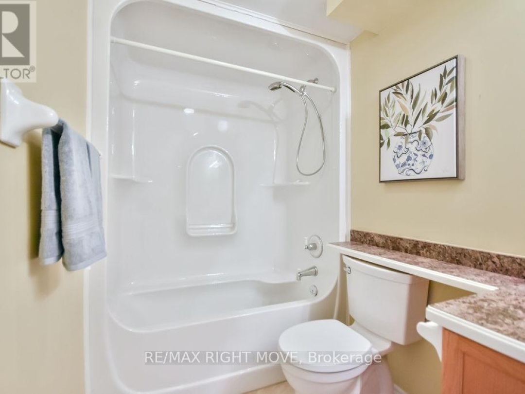 313 - 486 LACLIE STREET, 