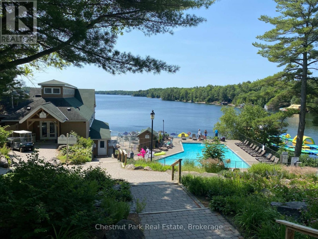 501 GLEN ABBEY WAY E, 