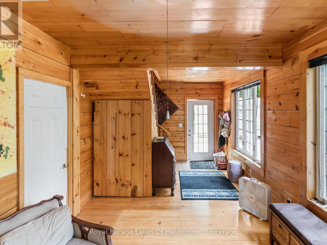 1049 NINATIGO LANE, 