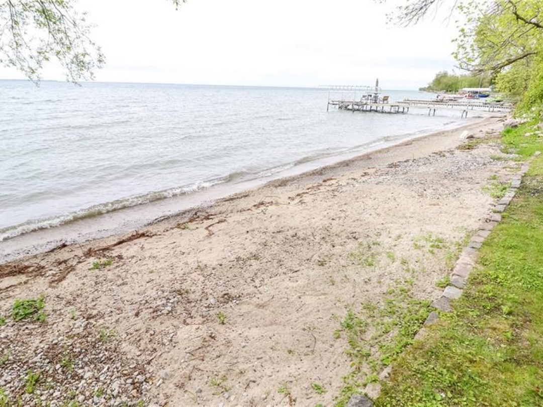 3822 Glenrest Drive Drive, Lake Simcoe