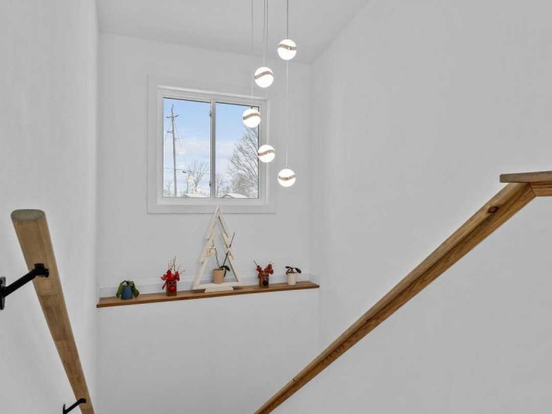 1062 NORTHLINE ROAD, 