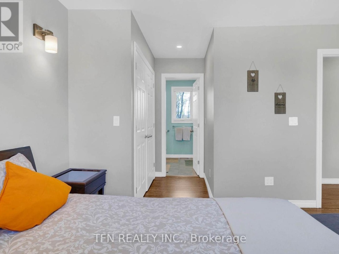 4 PINEWOOD BOULEVARD, 