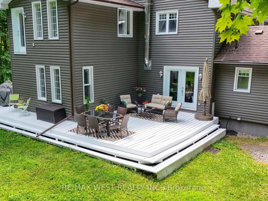 1158 LORNE LANE, 