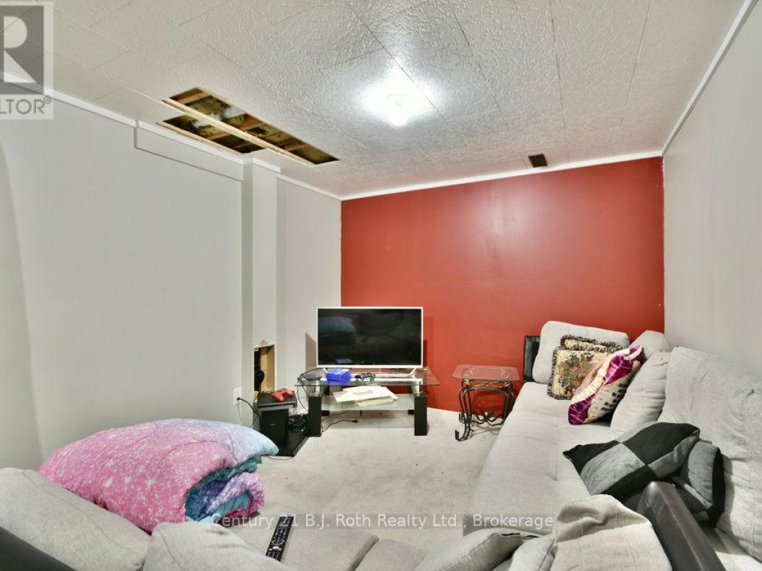 7 - 441 BARRIE ROAD, 