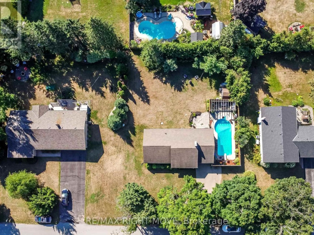 2009 MARCHMONT ROAD, 