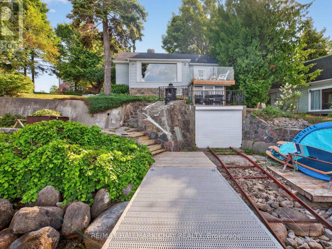 43 MOON POINT DRIVE, 