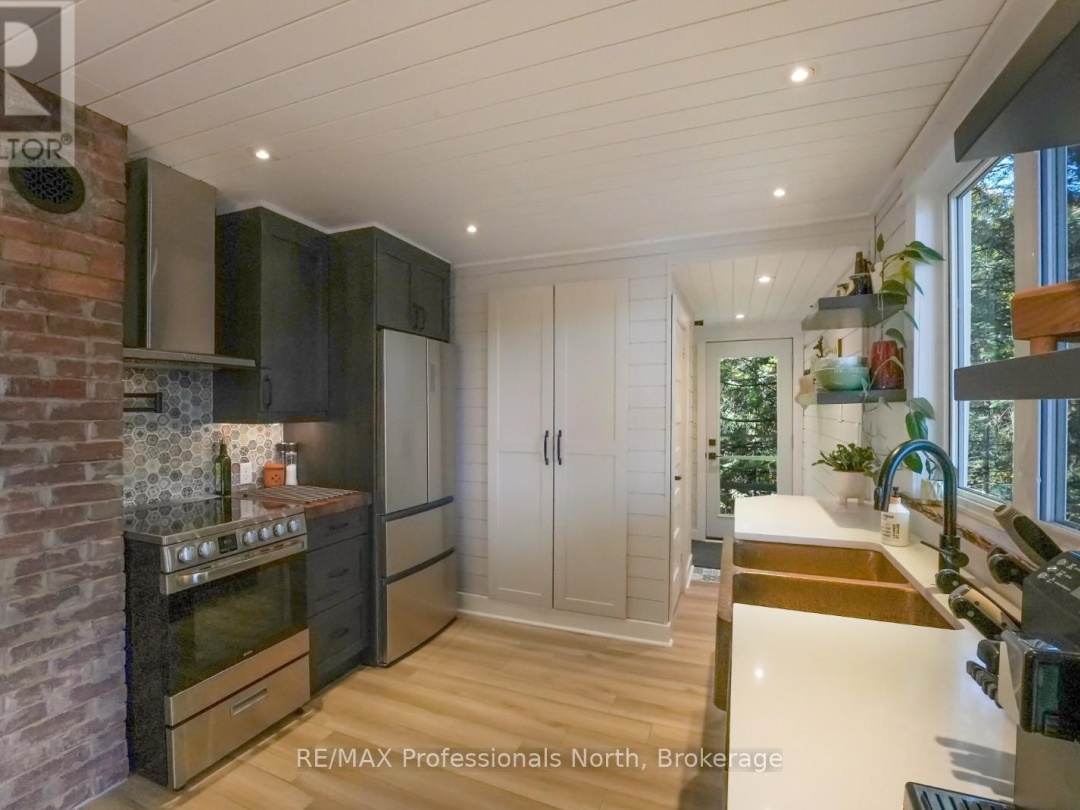 1005 OSGOODE ROAD, 