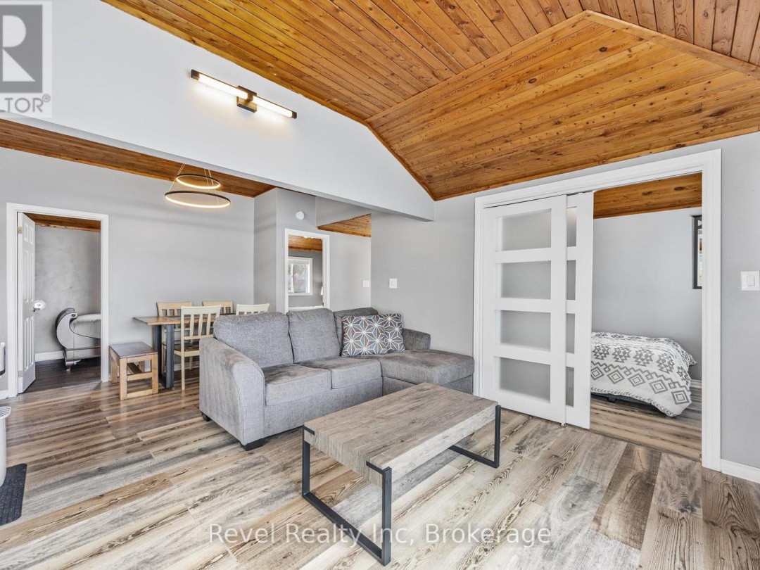 97 Maskinonge Road, Georgian Bay