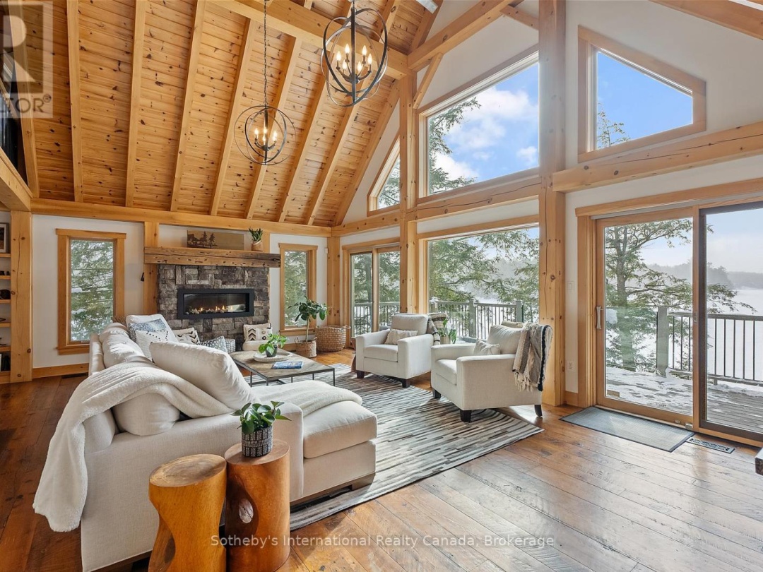 1075 Elmhurst Lane, Kennisis Lake