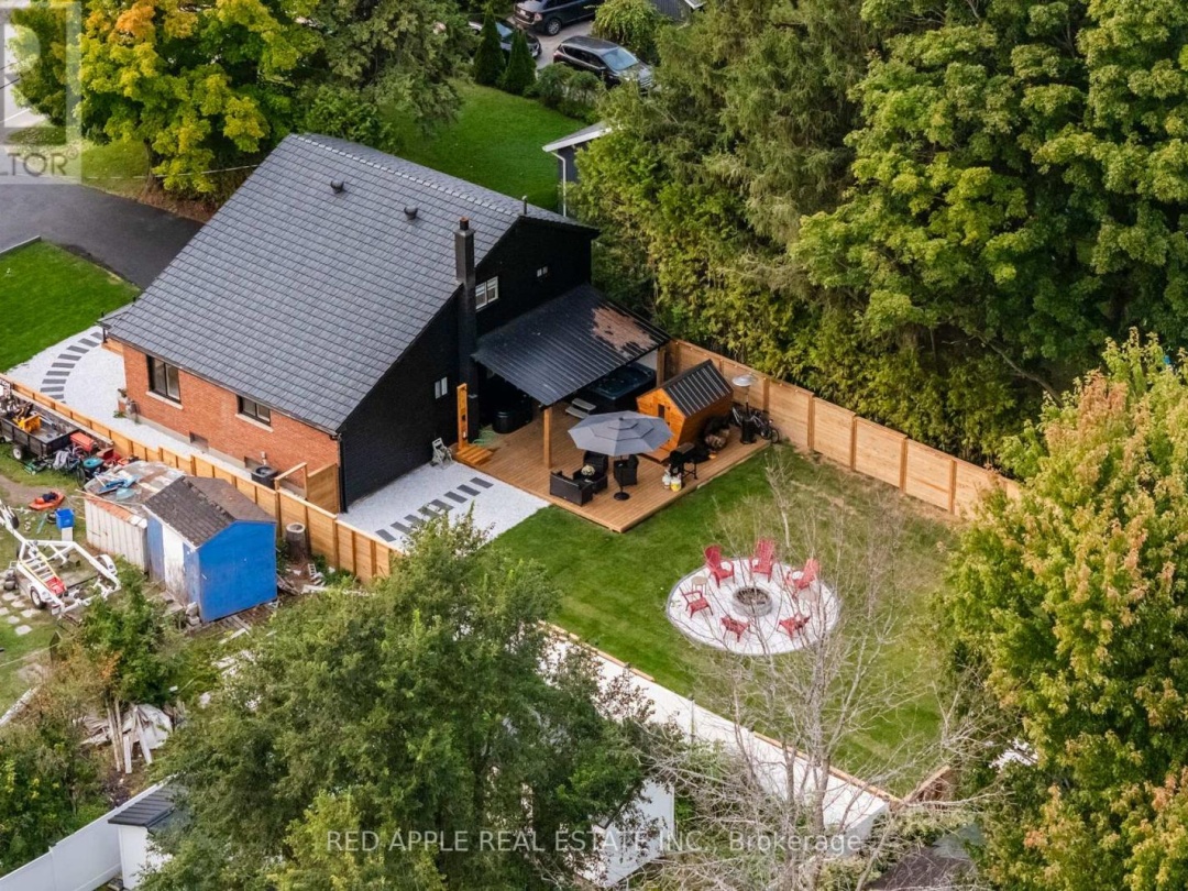 205 Hoyt Avenue, Georgian Bay