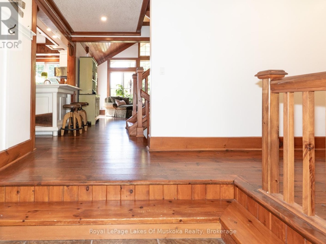 1080 WALKERS GLENN CRESCENT, 