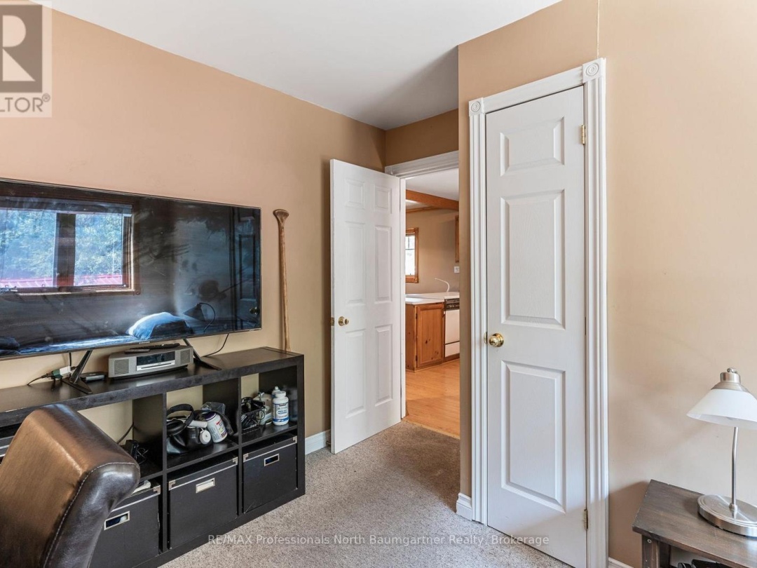 2766 Wilkinson Road, Kennisis Lake
