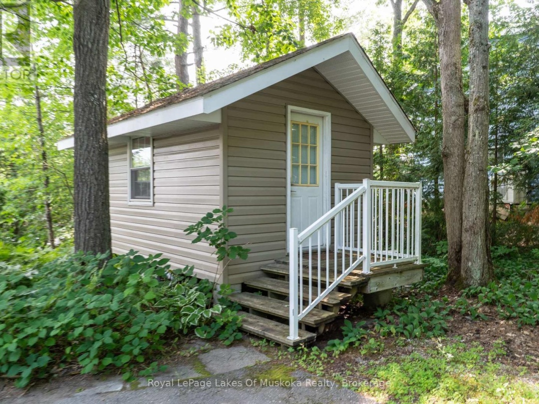 49 PINETREE ROAD, Loon Lake