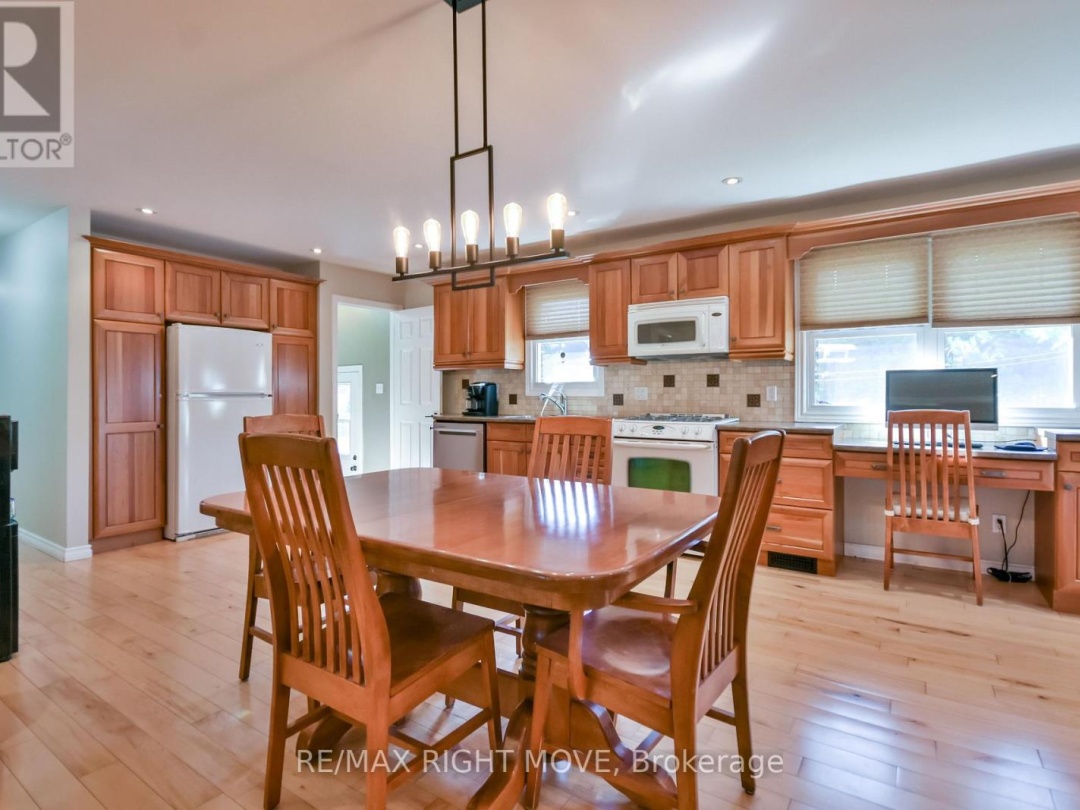 2009 MARCHMONT ROAD, 