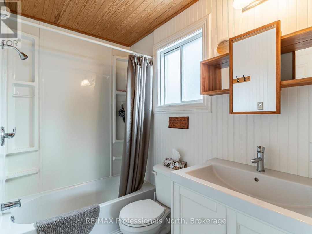 1196 Portage Road, South Portage Lake