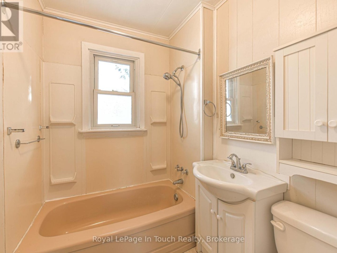 95 WESTMOUNT DRIVE N, 