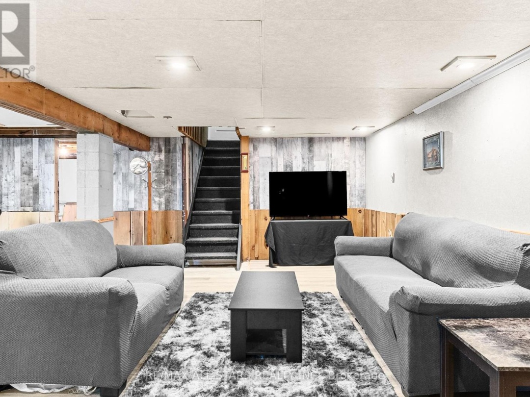 6077 HWY 35, 