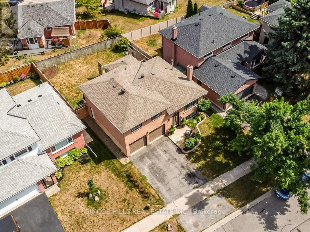 40 LAURENTIAN LANE, 