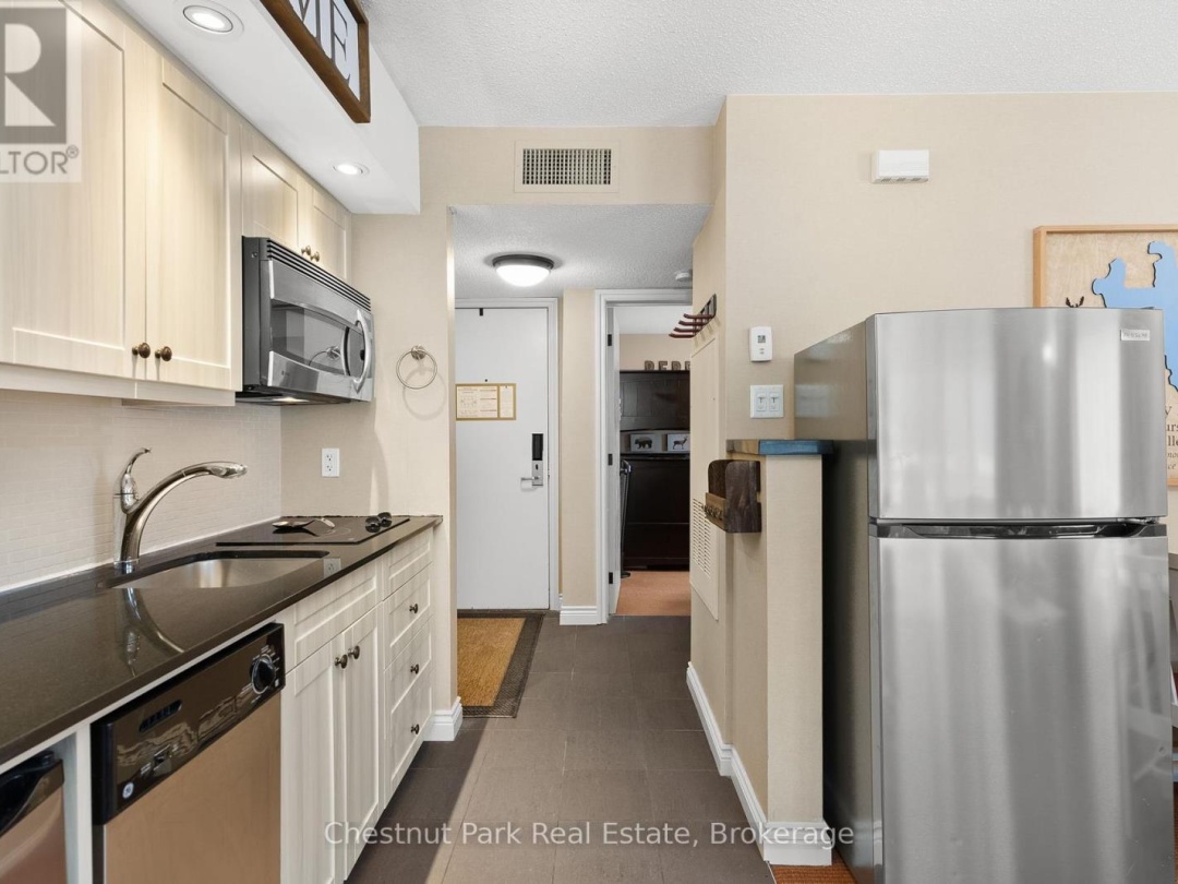 52 107 1235 Deerhurst Drive, Peninsula Lake