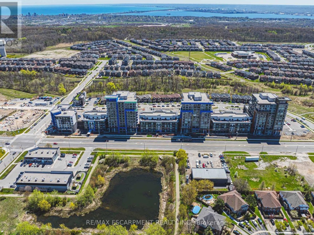 327 - 460 DUNDAS STREET E, 