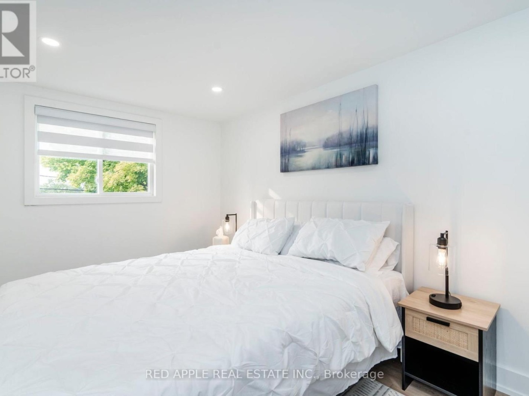 205 Hoyt Avenue, Georgian Bay