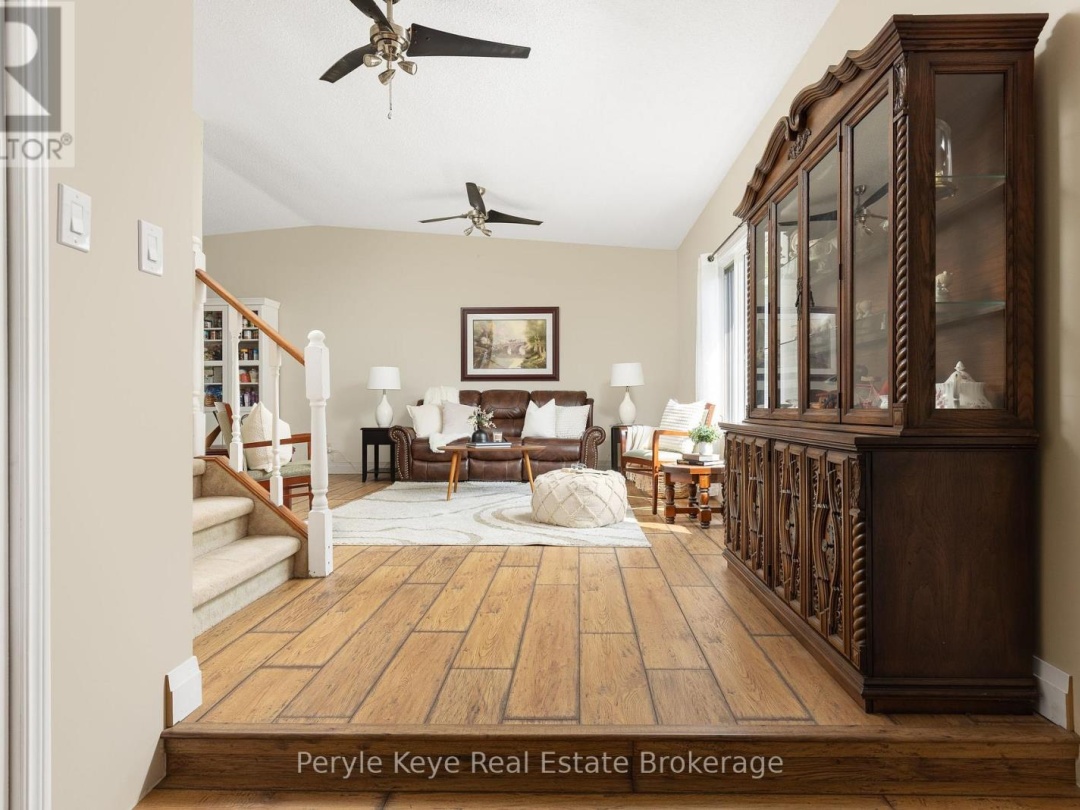 8 SHAW CRESCENT, 