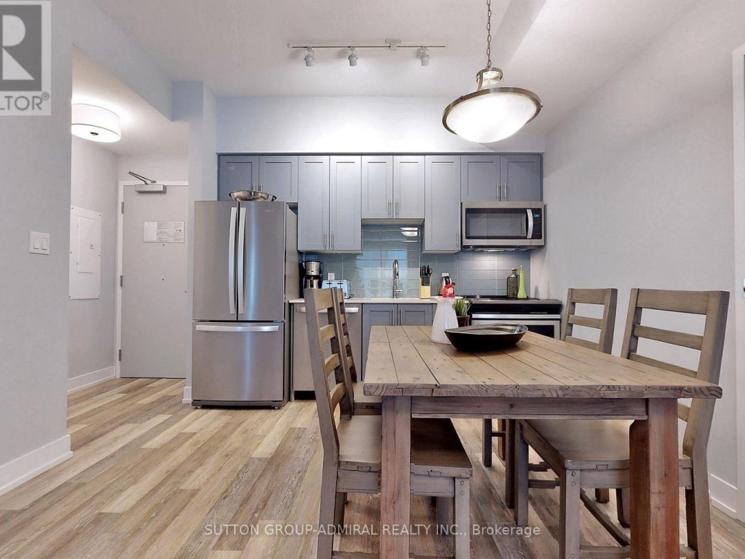 425 - 25 PEN LAKE POINT ROAD, 