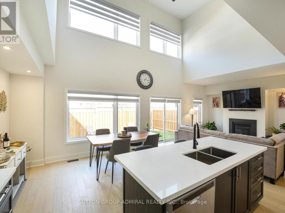42 Ruby Crescent, Lake Simcoe