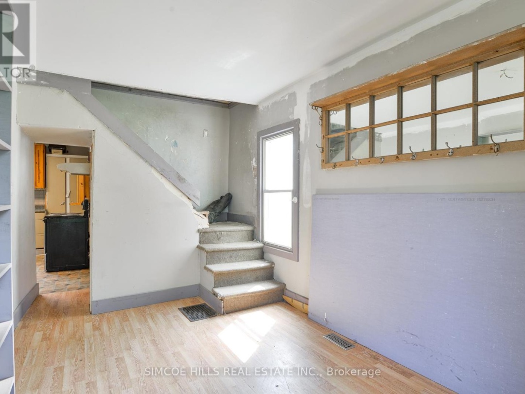 236 FRONT STREET S, 